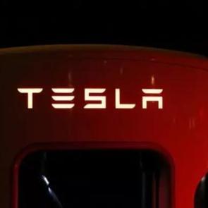 Tesla, &Ccedil;in'de iki ithal modelin satışını durdurdu