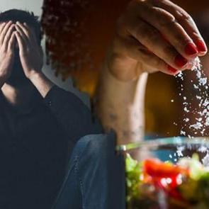 Yemeklere tuz eklemek depresyon riskini artırıyor!