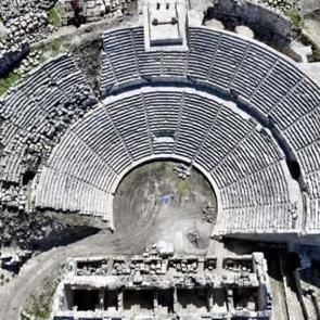 Tarihi atmosfer içinde tiyatro keyfi için gün sayılıyor: 8 bin 500 kişiyi ağırlayabilecek!