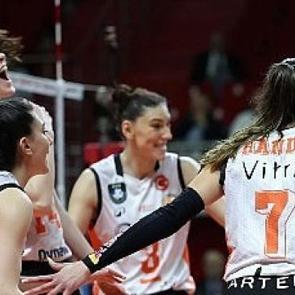 Eczacıbaşı &uuml;&ccedil;&uuml;nc&uuml;l&uuml;k ma&ccedil;ında Galatasaray'a set vermedi