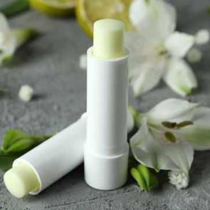 Evde Doğal Dudak Balmı Yapımı: Renkli, Nemli ve Tatlı!