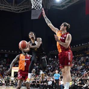 Galatasaray, Şampiyonlar Ligi'nde D&ouml;rtl&uuml; Final i&ccedil;in sahaya &ccedil;ıkıyor