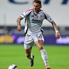 Immobile'den olay paylaşım! Altın ayakkabı ile mesaj