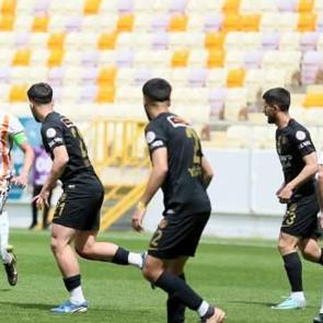 İş ilk yarıda bitti! Deplasmanda 4 goll&uuml; galibiyet