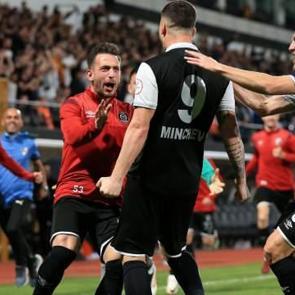 K&uuml;mede kalma yolunda Ankarag&uuml;c&uuml;'ne Manisa darbesi