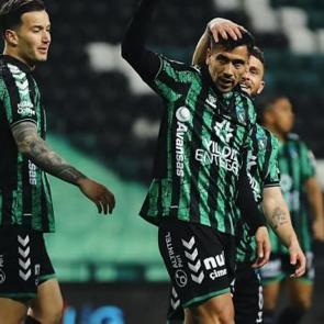 Şampiyonluğa son 1 adım! 7-1 kazanarak S&uuml;per Lig ateşini yaktılar