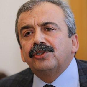 Sırrı S&uuml;reyya &Ouml;nder kimdir, aslen nerelidir? Eşi kim ve ka&ccedil; &ccedil;ocuğu var? Biyografisi...