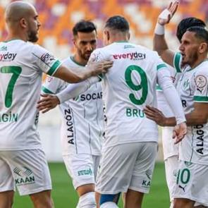 1. Lig'de &ccedil;ılgın ma&ccedil;! Rakibe acımadılar, 9 gol birden attılar