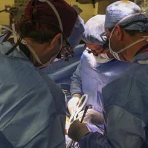 30 yaşındaki Rabia v&uuml;cudunda 5 b&ouml;brekle yaşıyor!