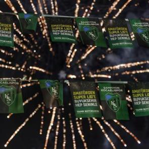 Amat&ouml;re kadar d&uuml;şm&uuml;şlerdi: S&uuml;per Lig'e d&ouml;n&uuml;nce şehir gece vakti g&uuml;nd&uuml;z&uuml; yaşadı