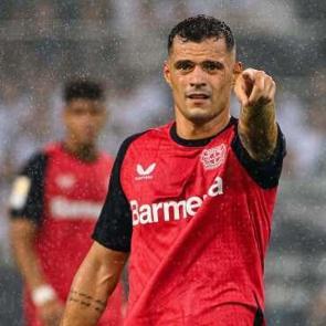 Fenerbah&ccedil;e ve Galatasaray peşindeydi! Xhaka 3 yıllık kontrata 'evet' dedi