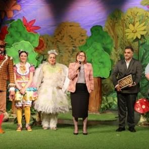 İkinci &Ccedil;ocuk Tiyatroları şenliğine katılan Başkan Şahin, yoğun ilgiyle karşılandı!