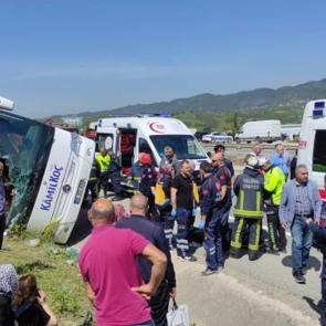 Yalova'da yolcu otobüsü devrildi; 1 ölü, 2 yaralı
