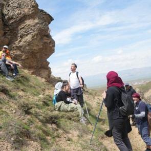 Tıpkı bir insan gibi: Asırlardır ovaya bakıyor!