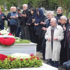 Trabzonspor Onursal Başkanı Mehmet Ali Yılmaz, kabri başında anıldı