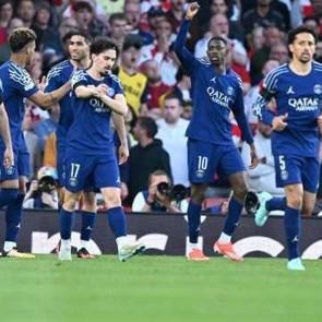 Arsenal'a İngiltere'de PSG darbesi