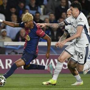 Barcelona 2-0'dan d&ouml;nd&uuml;! 6 goll&uuml; ma&ccedil;ta Inter fırsat tepti