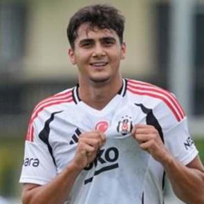 Beşiktaş'ın gen&ccedil; golc&uuml;s&uuml;nden forvet kıyaslaması! 