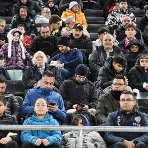 Biletler halk otob&uuml;s&uuml;nden ucuz olunca kapış kapış gitti: 'Final' jesti