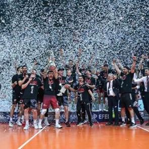 Efeler Ligi'nde şampiyon Ziraat Bankkart