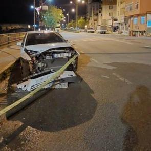 İki araç kafa kafaya çarpıştı: 2 ölü, 3 yaralı