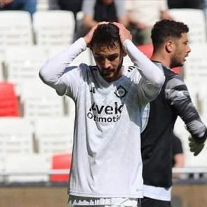 K&ouml;t&uuml; haberler peşlerini bırakmıyor: 3. Lig'e d&uuml;şen S&uuml;per Lig efsanesinin 6 puanı silindi