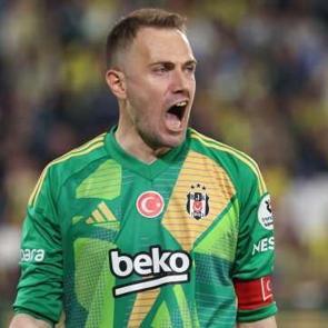 Mert G&uuml;nok duvar &ouml;rd&uuml;! Beşiktaş, 20 yıl sonra ilk kez başardı