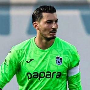 Trabzonspor kafilesi İstanbul'a geldi! Ma&ccedil; &ouml;ncesi Uğurcan &Ccedil;akır şoku