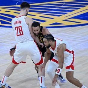 'T&uuml;rk Terminat&ouml;r' Alperen Şeng&uuml;n, Curry'i alt etti: Houston galibiyete uzandı