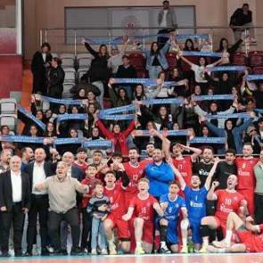 Unutulmaz başarı hikayesi! Geriden gelip kazandılar, şampiyon oldular