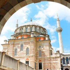 3. Mustafa Sağlığına karşılık saltanatı verdi! Laleli Camii&rsquo;nin sırlarla dolu hikayesi