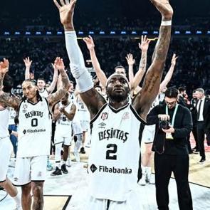 Beşiktaş, derbide Fenerbah&ccedil;e'yi devirdi! &Uuml;st &uuml;ste 14. galibiyet