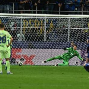 Bu şutun faturası 5 milyon TL: Hakan &Ccedil;alhanoğlu'nun penaltısı pahalıya patladı