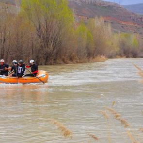 Çoruh Nehrinde rafting rüzgarı: Bayburt sporda yükseliyor