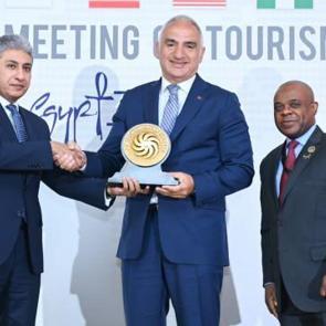 D-8'in ilk turizm şehri Antalya oldu