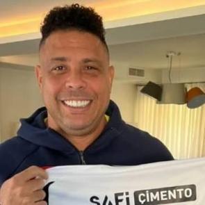 "Fenomen" Ronaldo, Beşiktaş formasıyla poz verdi