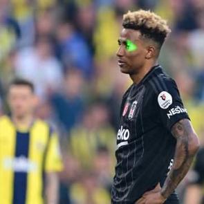 Rafa Silva lazere engel olmaya &ccedil;alıştı! O anlar sosyal medyada g&uuml;ndem oldu