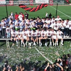 S&uuml;per Lig efsanesi amat&ouml;re d&uuml;şt&uuml;, şehrin diğer takımı profesyonel lige &ccedil;ıktı