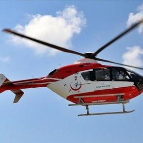  Trabzon'da helikopter ambulans yaylada kalp krizi geçiren hasta için havalandı