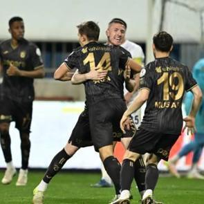 Trabzonspor'un yıldızı oyundan &ccedil;ıkma sebebini a&ccedil;ıkladı