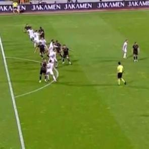 Trabzonspor'u &ccedil;ıldırtan pozisyon! Gol 90'da VAR'a takıldı