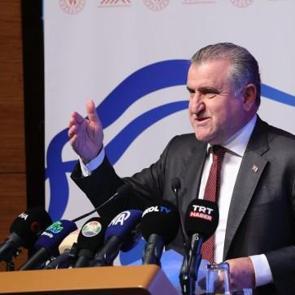 Bakan Bak'tan şampiyon Galatasaray'a tebrik