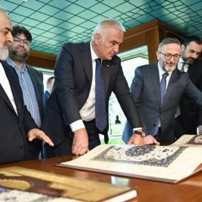 Bakan Ersoy'dan hat sanatının kalbine ziyaret