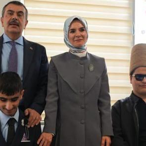 Bakan Tekin ve Bakan Göktaş'ın Kani Karaca Görme Engelliler İmam Hatip Lisesi'ne ziyareti