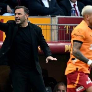 Okan Buruk, Trabzonspor'un efsanevi antren&ouml;r&uuml;n&uuml; yakaladı