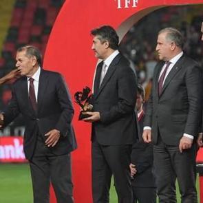 Dursun &Ouml;zbek: "Sonunda iyi olan yine kazandı"