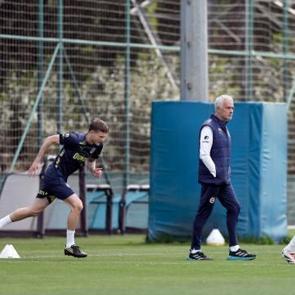 Fenerbah&ccedil;e, Ey&uuml;pspor ma&ccedil;ı hazırlıklarına devam etti