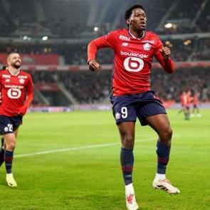 Fransa'dan m&uuml;jdeli haber geldi! Fenerbah&ccedil;e istiyordu! Yıldız oyuncu takımına veda etti