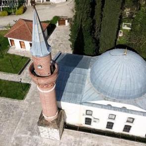Abdülmecid'in eşi Peruste Rahime Sultan tarafından yaptırılan cami 133 yıldır ayakta