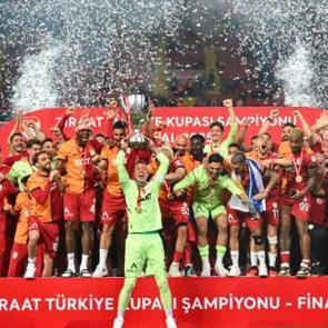 Seremonide Hacıosmanoğlu'na flaş tepki! Elini sıkmadı